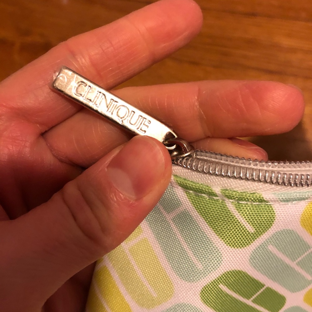 Clinique makeup pouch - Picture 2 of 3